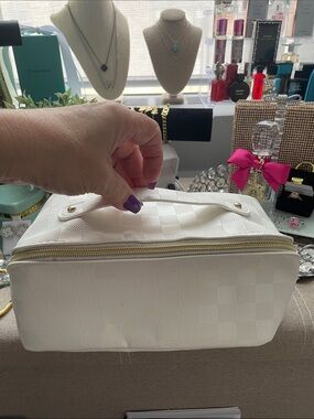 ✨White Check-Pattern Cosmetic Travel Case✨Large size Preloved